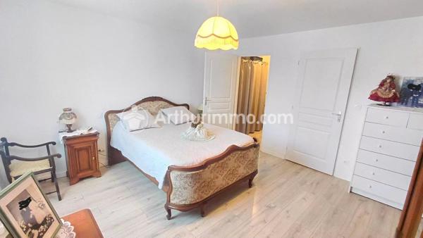 Vente                                                      Maison de ville
                        
                     4 pièces                      111 m2                     à Ribérac