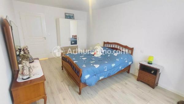 Vente                                                      Maison de ville
                        
                     4 pièces                      111 m2                     à Ribérac