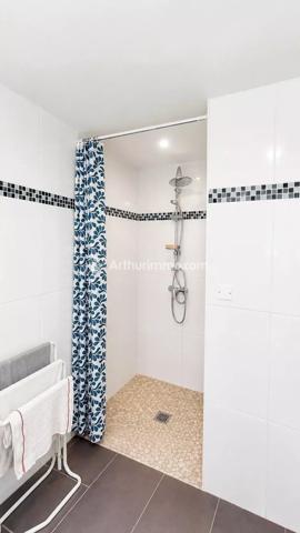 Vente                                                      Maison de ville
                        
                     4 pièces                      111 m2                     à Ribérac