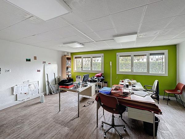 Local d'activité 4 pièces 80 m2