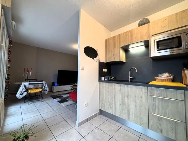 Appartement lumineux de 2 pièces avec terrasse et garage