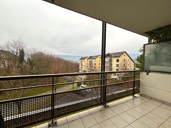 Appartement lumineux de 2 pièces avec terrasse et garage