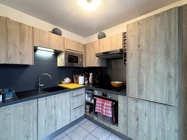 Appartement lumineux de 2 pièces avec terrasse et garage