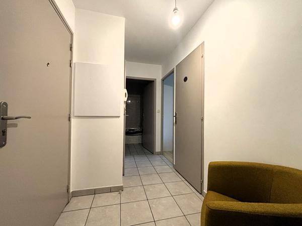 Appartement lumineux de 2 pièces avec terrasse et garage