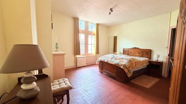 Vente                                                      Maison de village
                        
                     3 pièces                      89 m2                     à Aubigny-sur-Nère