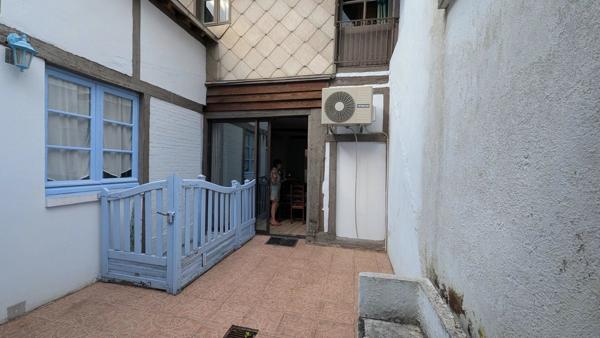 Vente                                                      Maison de village
                        
                     3 pièces                      89 m2                     à Aubigny-sur-Nère