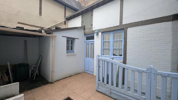 Vente                                                      Maison de village
                        
                     3 pièces                      89 m2                     à Aubigny-sur-Nère