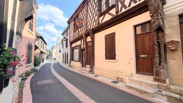 Vente                                                      Maison de village
                        
                     3 pièces                      89 m2                     à Aubigny-sur-Nère