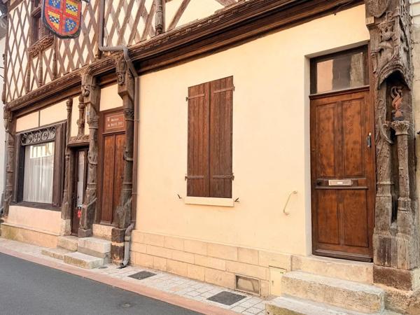 Vente                                                      Maison de village
                        
                     3 pièces                      89 m2                     à Aubigny-sur-Nère