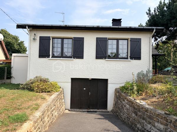 NOUVELLE OPPORTUNITÉ ! 🏡 À découvrir sans tarder ! 

Vous recherchez une maison familiale offrant confort, fonctionnalité et de beaux volumes ? Cette charmante maison individuelle de 111 m² habitables, édifiée sur une parcelle entièrement clôturée de 1 066 m², saura répondre à vos attentes.

✨ Un véritable atout : une vie de plain-pied !

Dès l'entrée, vous serez séduits par un espace accueillant comprenant un coin bureau ouvert, idéal pour le télétravail ou un espace lecture.

Le rez-de-chaussée se compose de :

•	Un salon/séjour agrémenté d'un insert à bois pour des soirées chaleureuses.
•	Une cuisine indépendante aménagée et équipée pouvant être ouverte sur le salon/séjour.
•	Deux belles chambres avec rangements intégrés et parquet en chêne massif.
•	Une salle de bains équipée d'une baignoire et d'une douche.
•	Un WC indépendant.

À l'étage, vous découvrirez :

•	Une grande chambre sous les combles avec point d'eau.
•	Un espace grenier.

🚗 Un sous-sol complet entièrement carrelé vous permettra de profiter de nombreux espaces :

•	Buanderie
•	Chaufferie
•	Cave
•	Atelier
•	Garage pouvant accueillir 2 véhicules

En complément, un garage indépendant de 3 x 6 mètres est implanté sur le côté de la maison, idéal pour un véhicule supplémentaire, un atelier ou du stockage.

🌿 À l'extérieur, vous profiterez d'un agréable jardin entièrement clôturé, parfait pour les enfants, les animaux ou vos moments de détente.

Les + de cette maison :
✅ Maison individuelle
✅ Vie de plain-pied
✅ Pompe à chaleur avec climatisation réversible
✅ Adoucisseur d’eau
✅ Insert à bois
✅ Double vitrage bois
✅ Sous-sol complet carrelé
✅ Garage double + garage indépendant
✅ Terrain de 1 066 m² entièrement clôturé
✅ DPE : C
✅ Taxe foncière : 925 €
📐 Surface habitable : 111 m²
🌳 Terrain : 1 066 m²

Une maison entretenue, fonctionnelle et idéale pour accueillir votre famille dans un environnement agréable.

📞 Contactez-moi dès aujourd'hui pour organiser une visite et découvrir tout le potentiel de ce bien !