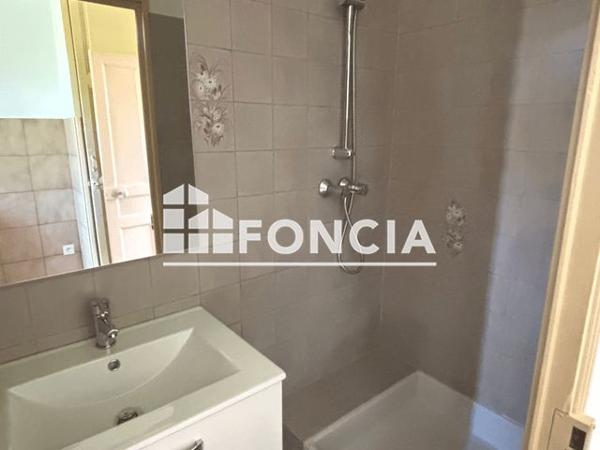 Location Studio 24.3 m² - 2 RUE SAINTE MARTHE Toulon 83000