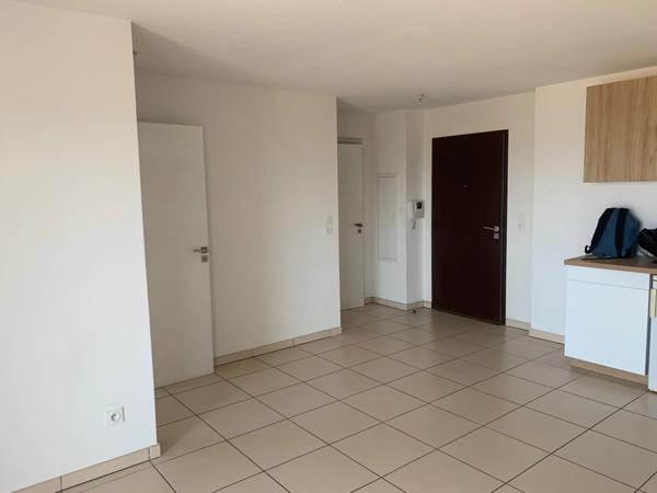 Location                                                      Appartement
                        
                     2 pièces                                         à Saleilles