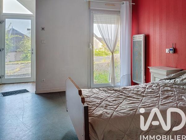 Immeuble à vendre 2 900 m² Bourg-et-Comin