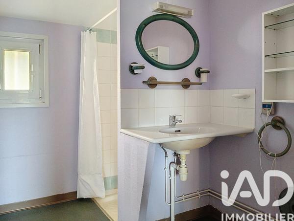 Immeuble à vendre 2 900 m² Bourg-et-Comin