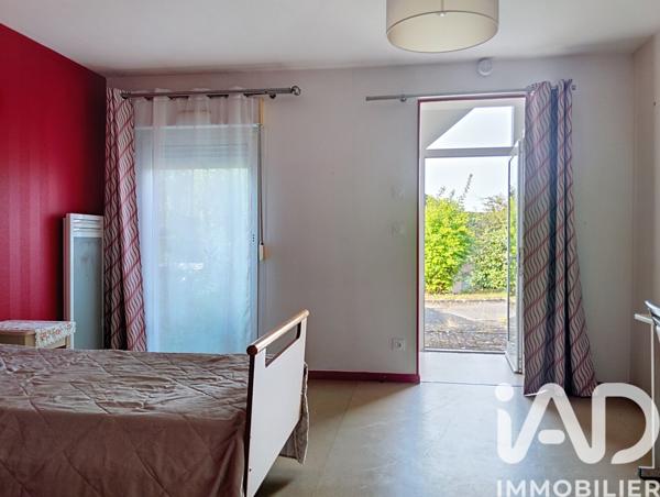 Immeuble à vendre 2 900 m² Bourg-et-Comin