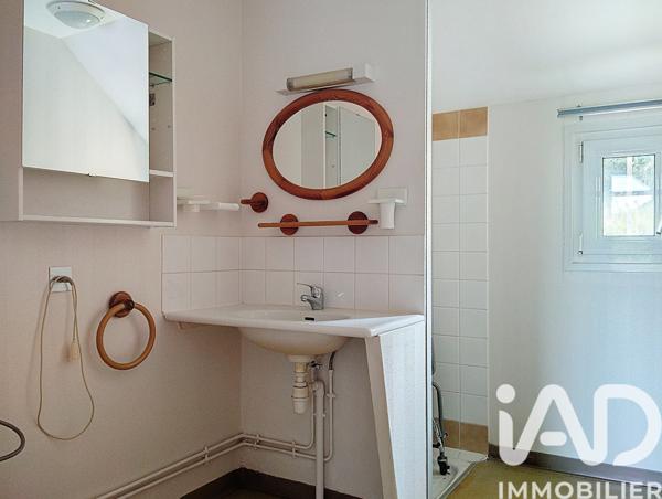 Immeuble à vendre 2 900 m² Bourg-et-Comin