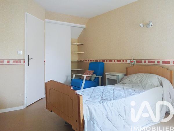 Immeuble à vendre 2 900 m² Bourg-et-Comin