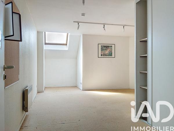Immeuble à vendre 2 900 m² Bourg-et-Comin