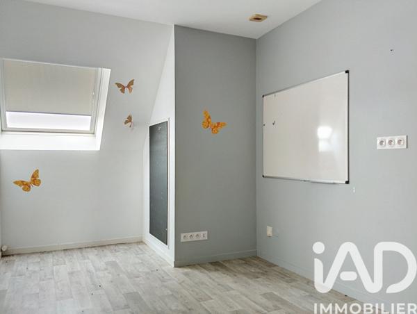 Immeuble à vendre 2 900 m² Bourg-et-Comin