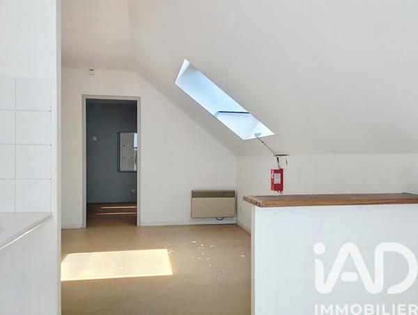Immeuble à vendre 2 900 m² Bourg-et-Comin