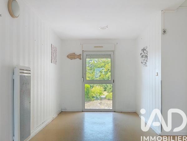 Immeuble à vendre 2 900 m² Bourg-et-Comin