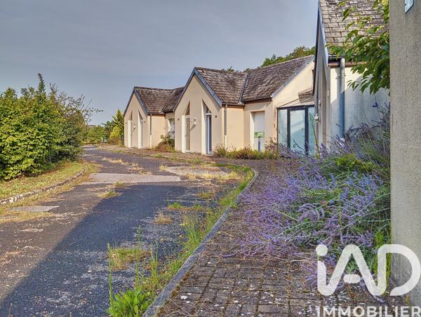 Immeuble à vendre 2 900 m² Bourg-et-Comin