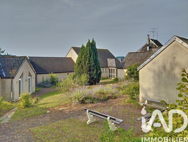 Immeuble à vendre 2 900 m² Bourg-et-Comin