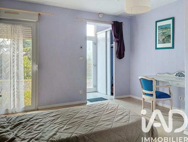 Immeuble à vendre 2 900 m² Bourg-et-Comin