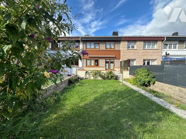 À vendre, maison mitoyenne située à Petite-Synthe, à proximité du Fort, dans un secteur pratiqu...