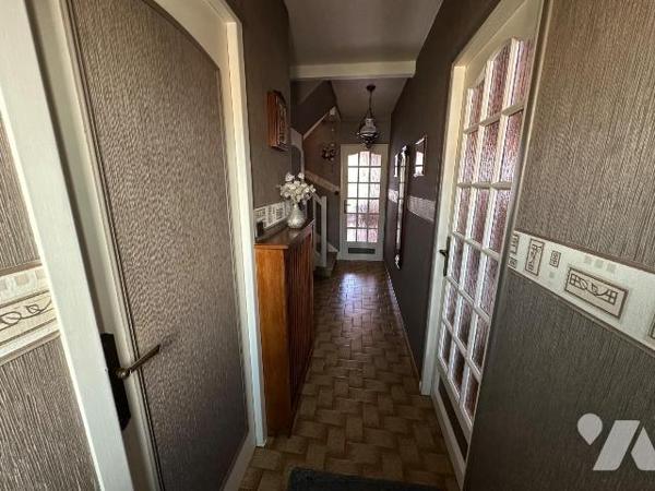 À vendre, maison mitoyenne située à Petite-Synthe, à proximité du Fort, dans un secteur pratiqu...