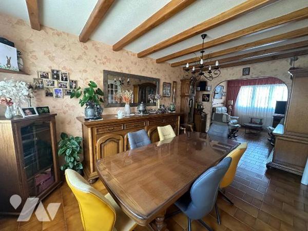 À vendre, maison mitoyenne située à Petite-Synthe, à proximité du Fort, dans un secteur pratiqu...