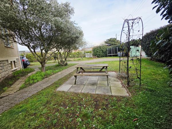 Maison individuelle de 7 pièces avec sous-sol et 860m² terrain