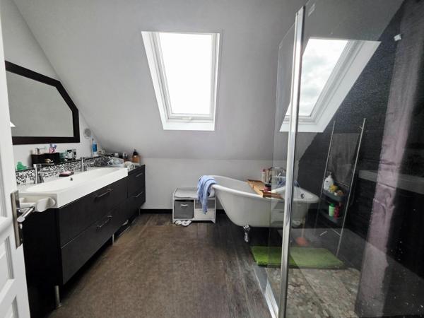 Maison individuelle de 7 pièces avec sous-sol et 860m² terrain