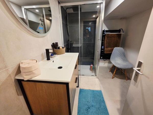 Maison individuelle de 7 pièces avec sous-sol et 860m² terrain