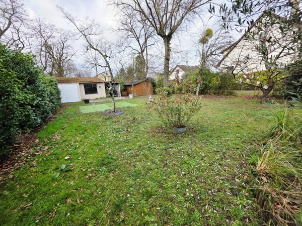 Maison individuelle de 7 pièces avec sous-sol et 860m² terrain