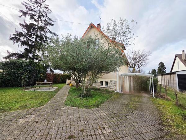 Maison individuelle de 7 pièces avec sous-sol et 860m² terrain