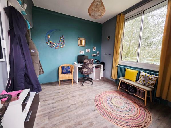 Maison individuelle de 7 pièces avec sous-sol et 860m² terrain