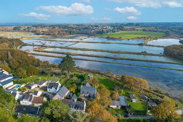 Quimiac : Maison en pierres 180m2 vue marais