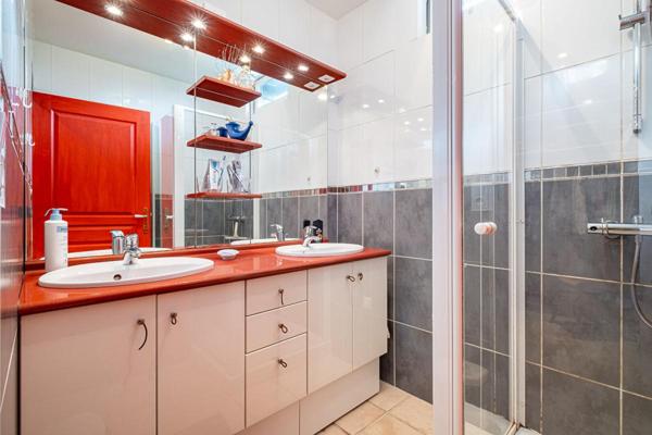 Quimiac : Maison en pierres 180m2 vue marais