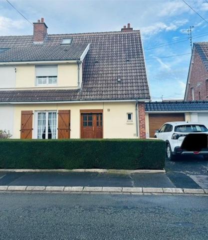 Maison de résidence, bâtie en 1975 sur une parcelle de 312m2