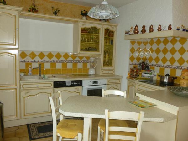 Maison de résidence, bâtie en 1975 sur une parcelle de 312m2