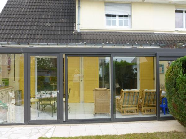 Maison de résidence, bâtie en 1975 sur une parcelle de 312m2