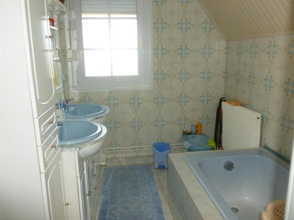 Maison de résidence, bâtie en 1975 sur une parcelle de 312m2