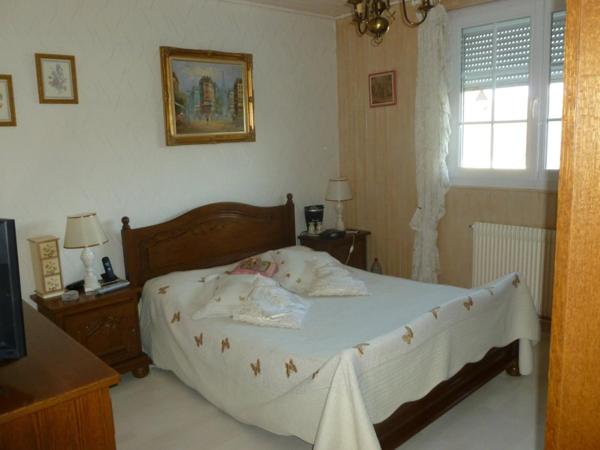 Maison de résidence, bâtie en 1975 sur une parcelle de 312m2