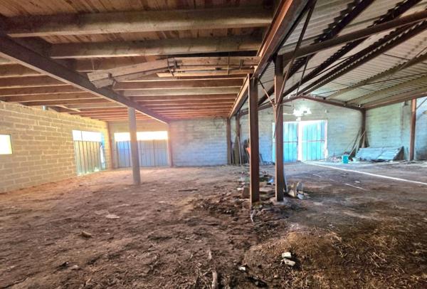 Vaste terrain,grange, hangar