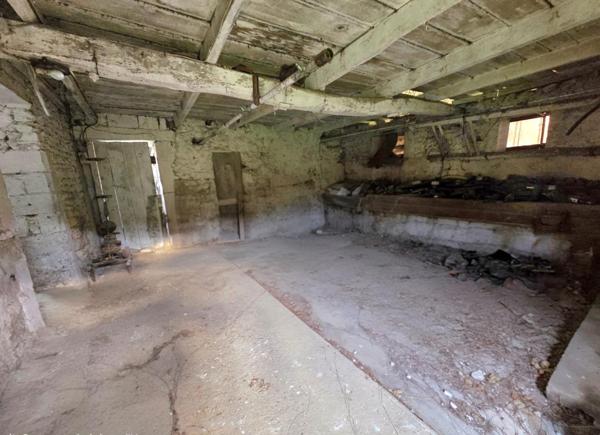 Vaste terrain,grange, hangar