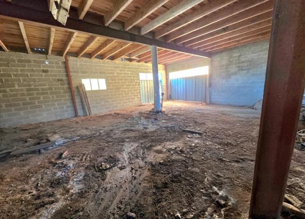 Vaste terrain,grange, hangar