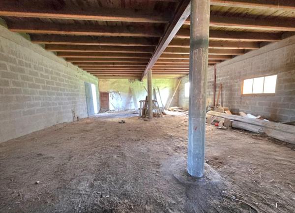 Vaste terrain,grange, hangar