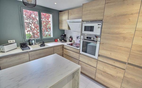 Maison à vendre    6 pièces •  Montigny-le-Bretonneux