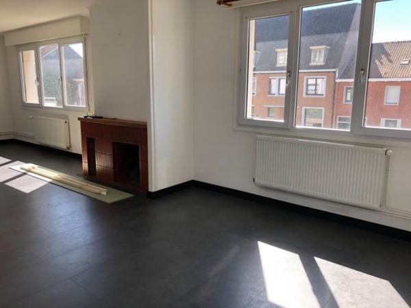 Appartement
                                                                                                                                                                                                                                                                                                                        4 pièce(s)                                                                                                                                                                                                          3 chambre(s)                                                                                                                                                                                                          106  m²